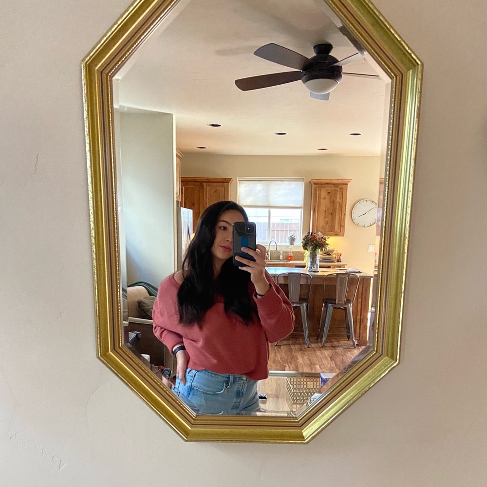 Meet your Poshers, Briana & Tia